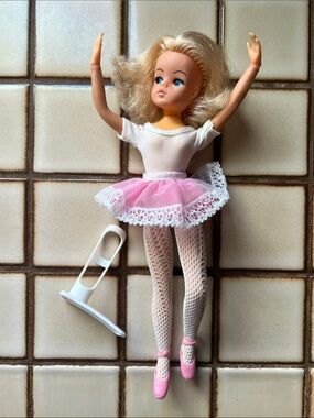 VINTAGE  Pedigree Sindy Active Ballerina, POSING ANKLES *PLEASE READ!!* 1980s